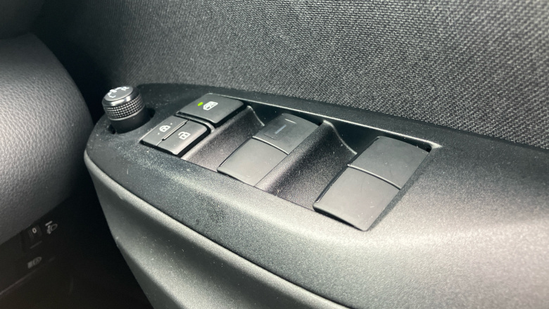 Toyota Yaris 1.5 Hybrid Design 5dr CVT Hybrid Hatchback